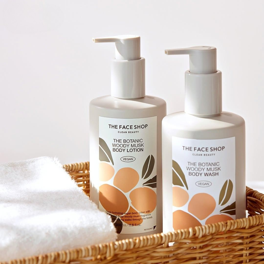 THE BOTANIC WOODY MUSK BODY LOTION